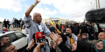 Más de 140 detenidos y presos palestinos son liberados en Jan Yunis, Gaza