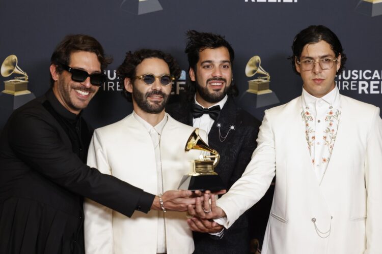 La banda venezolana Rawayana después de ganar el premio Grammy a mejor álbum latino de rock o alternativo con el álbum ' en Los Ángeles (EE.U..). EFE/EPA/CAROLINE BREHMAN