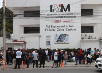 Venezolanos buscan que México los retorne en vuelos tras las restricciones de Trump
