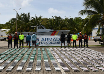 Incautan más de 800 kilos de cocaína en aguas del Caribe colombiano