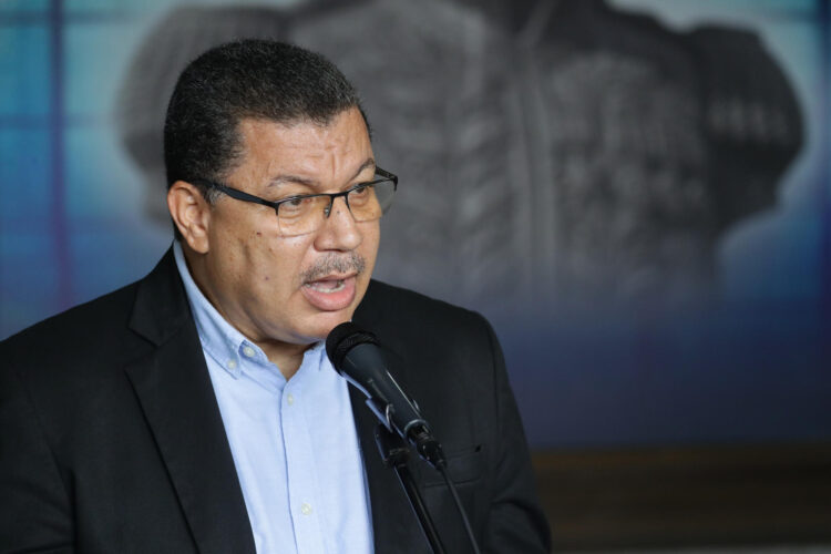 Fotografía de archivo del 7 de agosto de 2024 del opositor venezolano, Simón Calzadilla, hablando en un evento en Caracas (Venezuela). EFE/ Ronald Peña R.