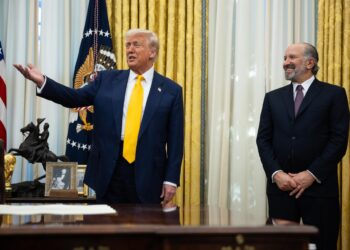 Trump amenaza con restringir el acceso a tecnología de EEUU a países como Cuba y Venezuela