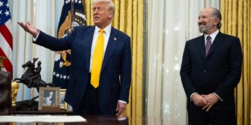 Trump amenaza con restringir el acceso a tecnología de EEUU a países como Cuba y Venezuela