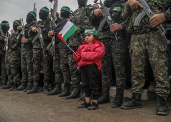 Hamás libera a los seis últimos rehenes vivos de la primera fase del alto el fuego en Gaza