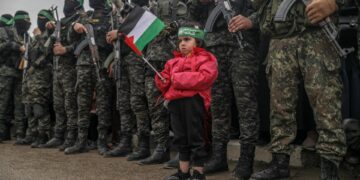 Hamás libera a los seis últimos rehenes vivos de la primera fase del alto el fuego en Gaza