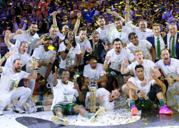 93-79. El Unicaja, liderado por Perry y Kravish, arrebata la corona al Real Madrid