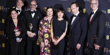 Los BAFTA se abonan al brutalismo pero ‘Cónclave’ logra la fumata blanca