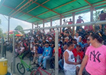 Diversas actividades deportivas en el municipio Sucre entre estas sóftbol y fútbol sala
