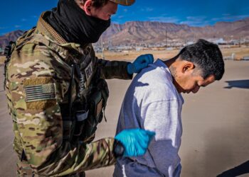 Familiares de migrantes venezolanos enviados a Guantánamo defienden su inocencia