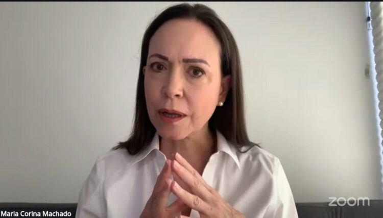 Captura de pantalla tomada de la cuenta en Youtube del partido político Vente Venezuela en la que aparece la líder opositora de Venezuela María Corina Machado, durante una entrevista virtual, desde Caracas (Venezuela). EFE/@Ventevenezuela