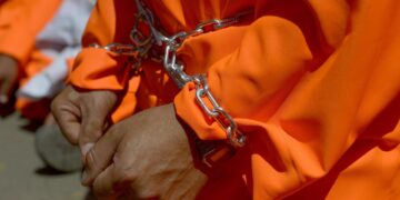 Juez bloquea traslado de tres venezolanos desde Nuevo México a base de Guantánamo