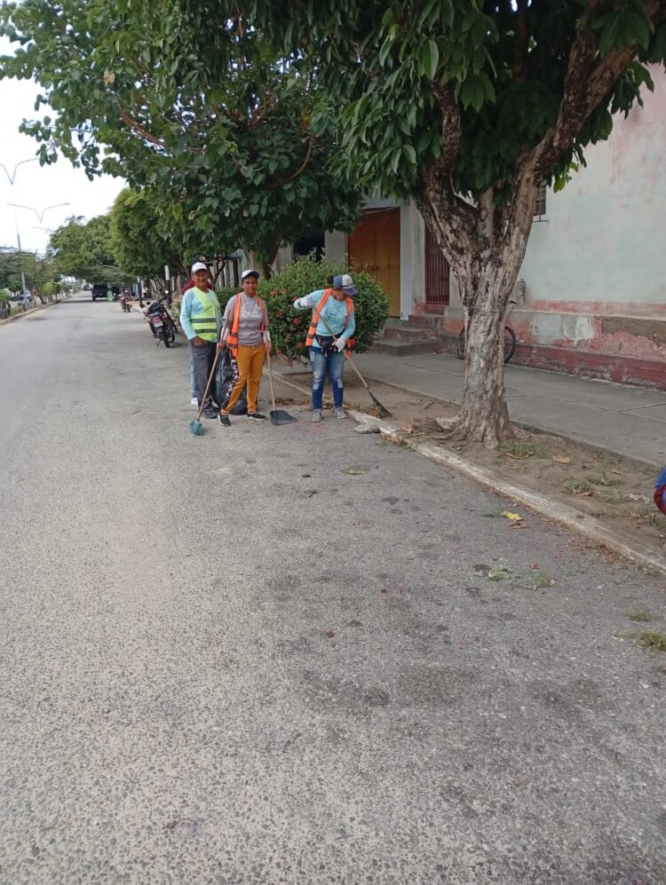 Calles limpias en Sabana de Mendoza y Valmore Rodríguez.