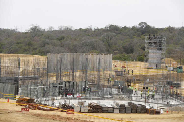 La cárcel de Noboa al «estilo Bukele» se erige en Ecuador ante rechazo de comunidad local