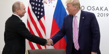 Putin y Trump hablan sobre solución para Ucrania y canje de presos, dice el Kremlin