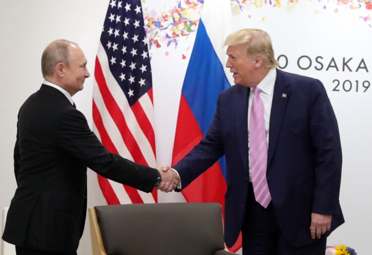 Foto archivo. El presidente ruso, Vladimir Putin (i), se reúne con el presidente de os Estados Unidos, Donald Trump (d), EFE/ Michael Klimentyev/sputnik/kremlin Pool CRÉDITO OBLIGATORIO[CRÉDITO OBLIGATORIO]