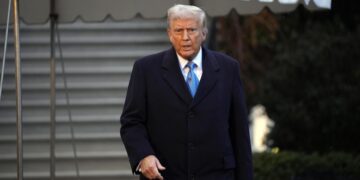 Trump reconoce que los aranceles «dolerán» en EE.UU. pero «merecerá el precio a pagar»