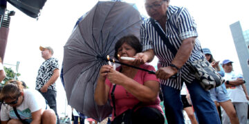 Las familias de las víctimas del desplome de un centro comercial en Perú piden justicia