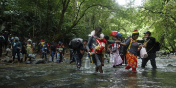 El flujo de migrantes por el Darién cae un 94 % en enero, marcando una baja «histórica»