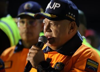 Aterriza en Maiquetía un avión con 242 migrantes repatriados, entre ellos mujeres y niños