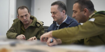 Ministro de Defensa israelí amenaza con otra guerra en Gaza que desplace a su población