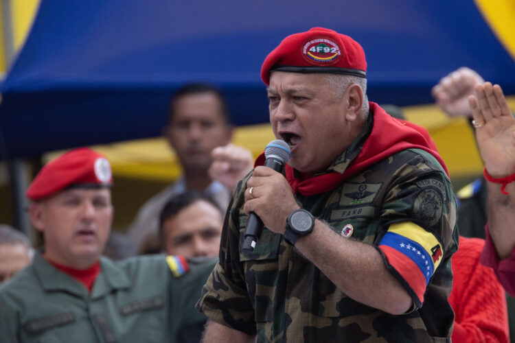 Fotografía de archivo del titular de Interior de Venezuela, Diosdado Cabello, durante un homenaje a Hugo Chávez, en Caracas (Venezuela). EFE/ Rayner Peña R