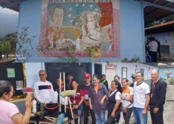 AC «Amigos de Julieta» entregó enseres a escuelas valeranas