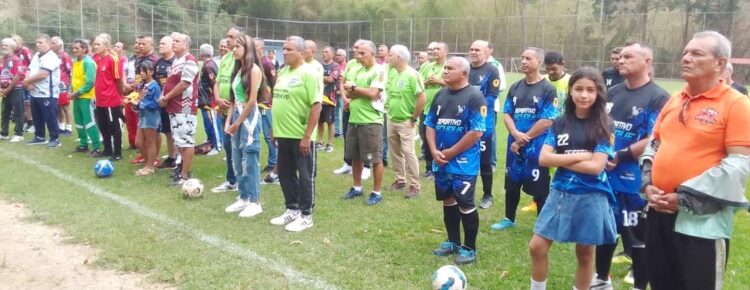 El desfile de los equipos, con sus respectivas madrinas marcaron el inicio del Torneo Apertura Copa Estadal 2025 (Fotos Hablemos de Deporte)