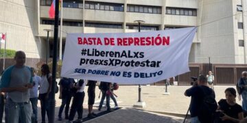 Presos políticos excarcelados: el costo y el estrés de viajar a Caracas para cumplir medidas cautelares