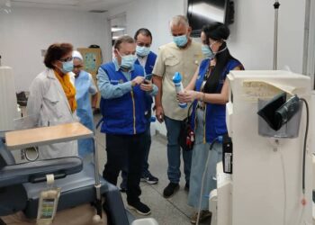 Rotary Valle de Santiago dona filtros para máquinas de diálisis en San Cristóbal