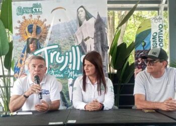Venezolano triunfa en España tatuando historias surrealistas en la piel
