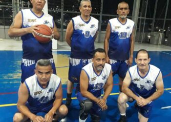 HV-Ijex fulmina a Gladiadores 65×49 en continuación del basket Máster 50