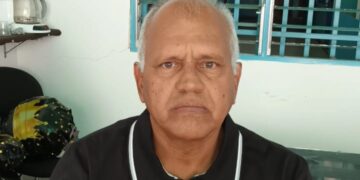 Docentes deben recibir el pago de sus salarios caídos