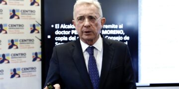 Suspenden audiencia de juicio contra Álvaro Uribe por un recurso de amparo de la defensa