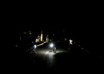 Más del 94 % de los hogares afectados por el gran apagón en Chile ya tienen suministro