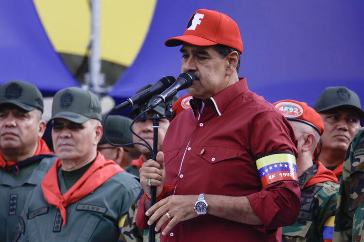 El líder chavista Nicolás Maduro habla durante el homenaje a Hugo Chávez este martes, en Caracas (Venezuela). EFE/ Rayner Peña