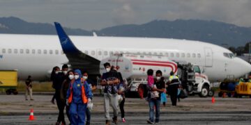 Maduro confirma que «casi 190» venezolanos viajan a Venezuela tras deportación de EE.UU.