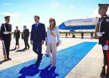 El secretario de Estado de EEUU, Marco Rubio, llega a El Salvador para reunirse con Bukele