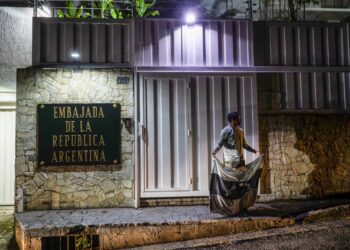 Opositores cumplen 320 días encerrados en la Embajada de Argentina: «Se ha convertido en una cárcel»