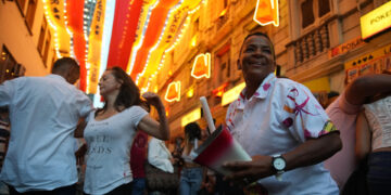 El ritmo de la salsa convierte a la ‘Calle del Sabor’ de Cali en una fiesta todos los días