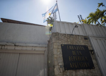 La oposición advierte del colapso de la planta que da electricidad a la Embajada de Argentina en Caracas