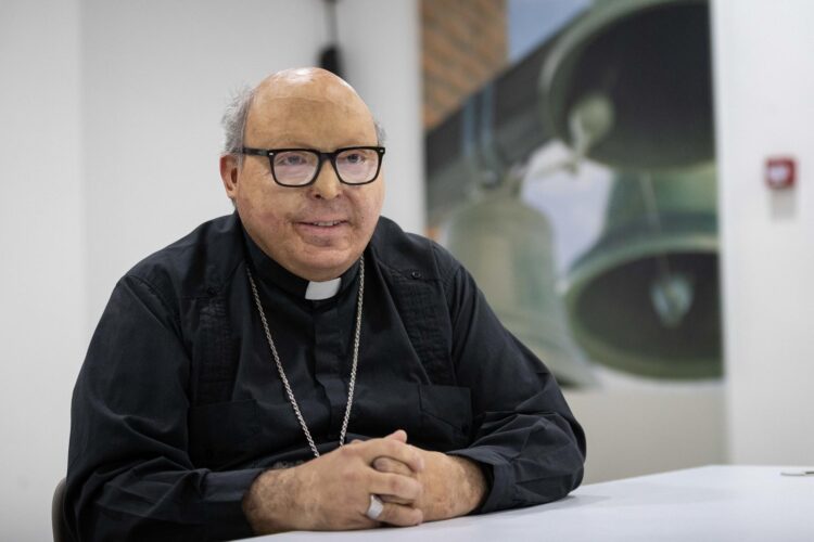 El obispo auxiliar de Caracas, monseñor Carlos Márquez, fue registrado este martes, 25 de febrero, durante una entrevista con EFE y tras la canonización del beato venezolano José Gregorio Hernández -aprobada por el papa Francisco-, en Caracas (Venezuela) EFE/Ronald Peña