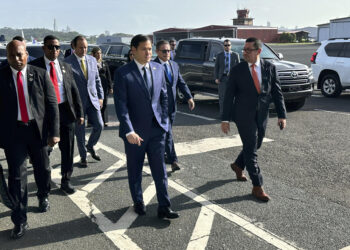Rubio supervisa en Panamá vuelo de deportación de 43 migrantes colombianos pagado por EEUU