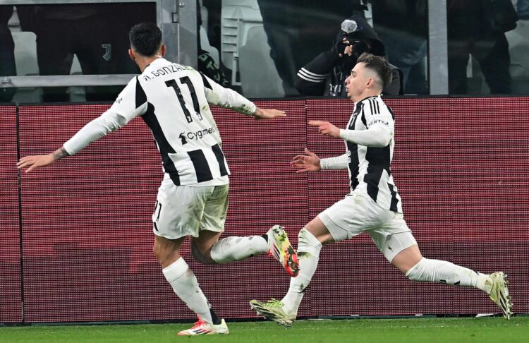 El jugador del Juventus Francisco Conceicao (d) celebra un gol durante el partido de la Serie A que han jugado Juventus FC e Inter FC en el Allianz Stadium en Turín, Italia. EFE/EPA/ALESSANDRO DI MARCO