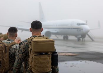 Tropas de EE.UU. llegan a Guantánamo para preparar el centro de migrantes de Trump