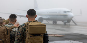 Tropas de EE.UU. llegan a Guantánamo para preparar el centro de migrantes de Trump