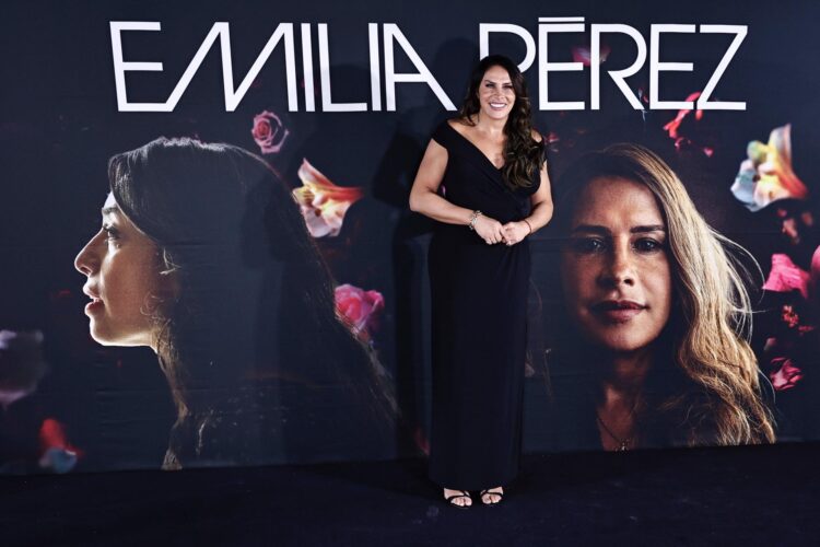 Fotografía de archivo del 15 de enero de 2025 de la actriz española Karla Sofía Gascón durante una rueda de prensa de la película Emilia Pérez, en Ciudad de México (México). La plataforma Netflix rompió su silencio este viernes sobre la polémica generada por Karla Sofía Gascón y sus mensajes en redes sociales de tono políticamente incorrecto, y dijo que lamentablemente esa controversia estaba opacando todos los méritos de la película 'Emilia Pérez', protagonizada por la actriz española y dirigida por el francés Jacques Audiard. EFE/ Sáshenka Gutiérrez ARCHIVO