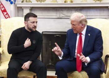Trump dice ante Zelenski que se ve como un «árbitro» entre Rusia y Ucrania