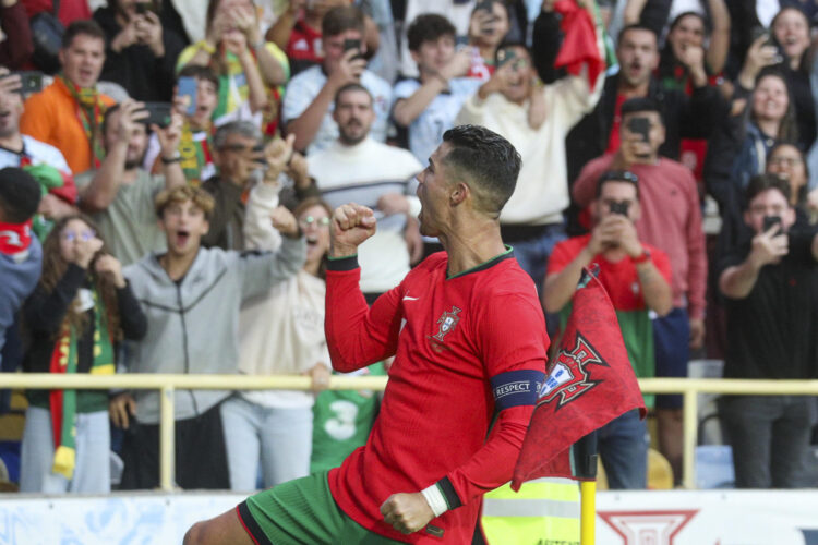 El delantero portugués Cristiano Ronaldo celebra un gol con su selección. EFE/Carlos García