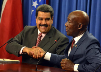 Críticas al Gobierno de Maduro enfrentan al Ejecutivo y a la oposición de Trinidad y Tobago