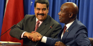 Críticas al Gobierno de Maduro enfrentan al Ejecutivo y a la oposición de Trinidad y Tobago